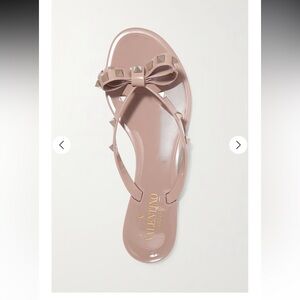 VALENTINO GARAVANI
The Rockstud rubber sandals